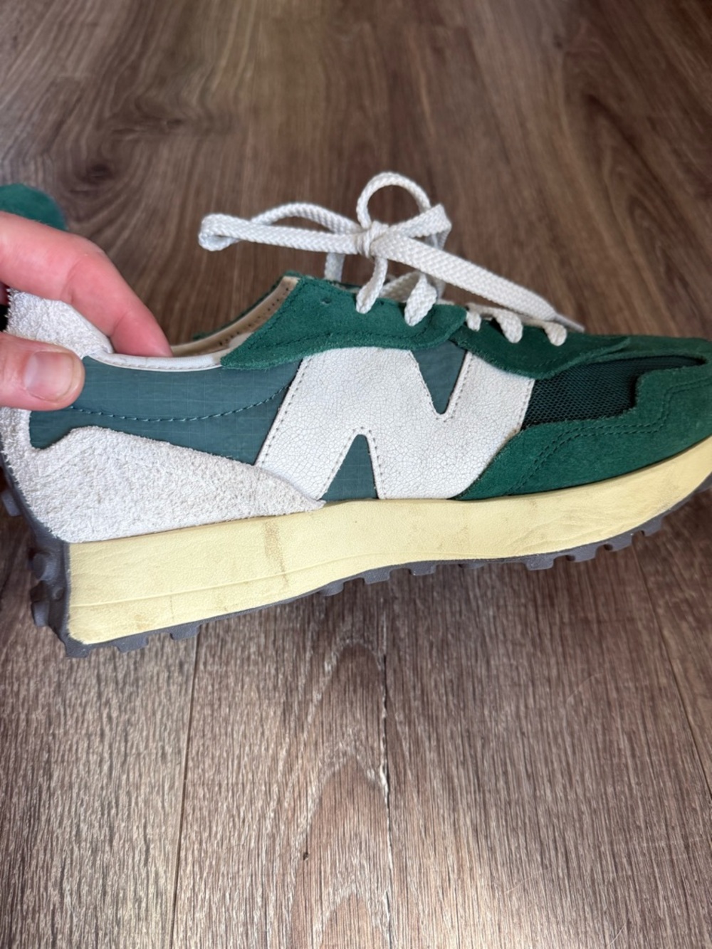 New Balance 327 Women's Green and White Retro Runner Sneakers - Picture 2 of 6